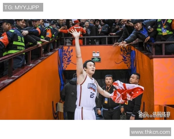 丁彦雨航与乔治的巅峰对决谁能在赛场上笑到最后