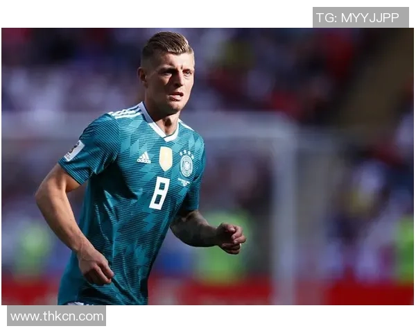 克罗斯:从中场指挥官到世界足球巨星的辉煌之路与传奇故事 克罗斯:从中场指挥官到世界足球巨星的辉煌之路与传奇故事