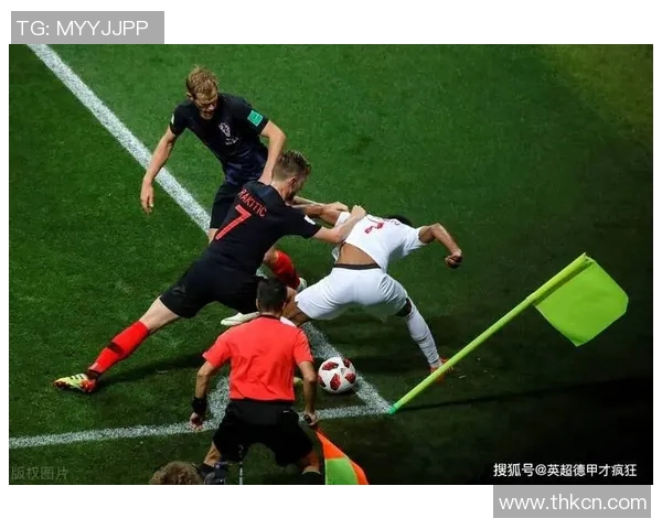 恒大与上港比赛裁判表现引发争议球迷热议判罚尺度与公平性